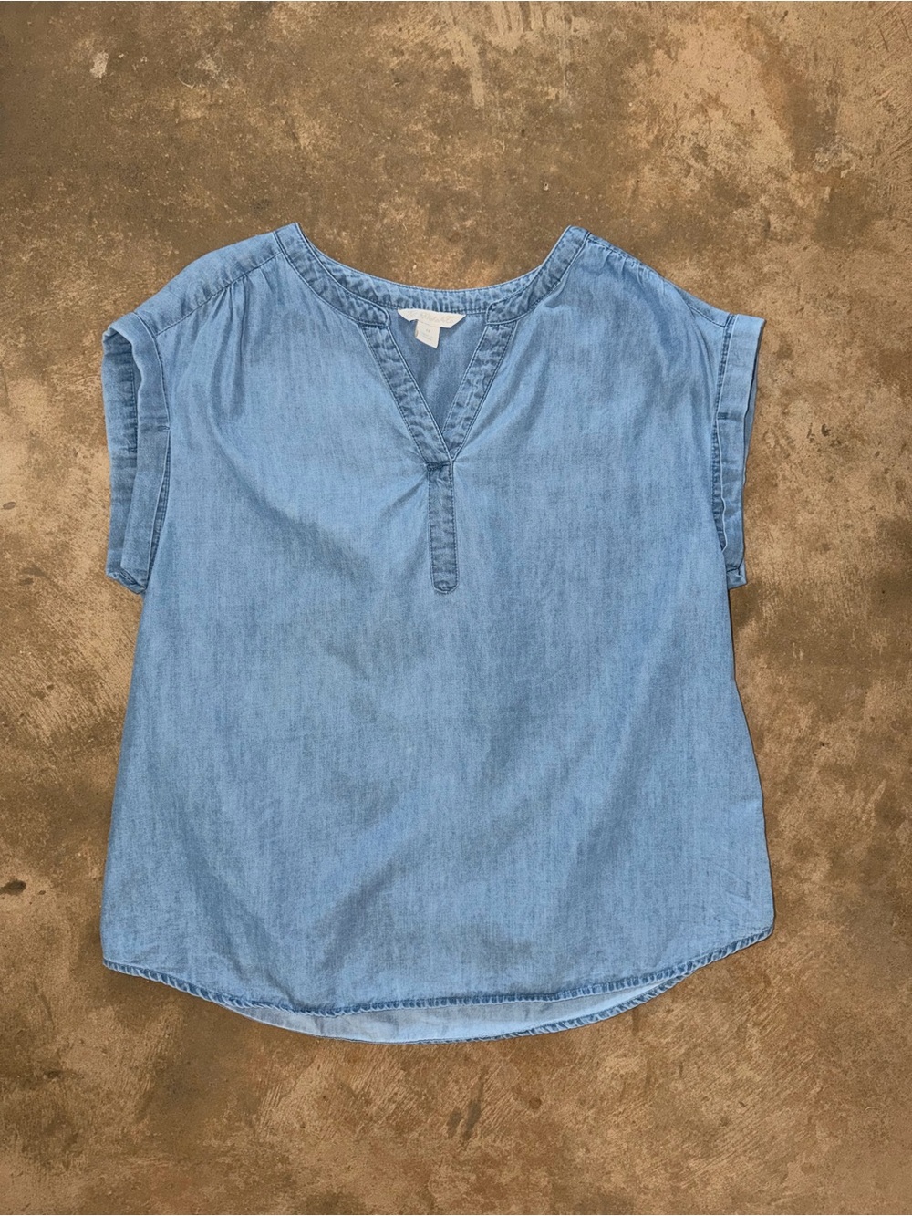 Khakis & Co Chambray Flutter Cap Sleeve V-Neck Top Medium Blue
